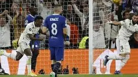 激情姆本扎：中超赛场，球迷欢呼助力，梦想刻印辉煌瞬间！